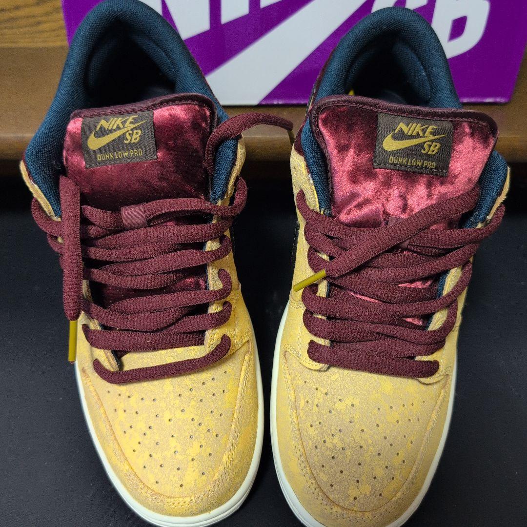 51 Nike SB Dunk Low Pro イエロー/バーガンディ