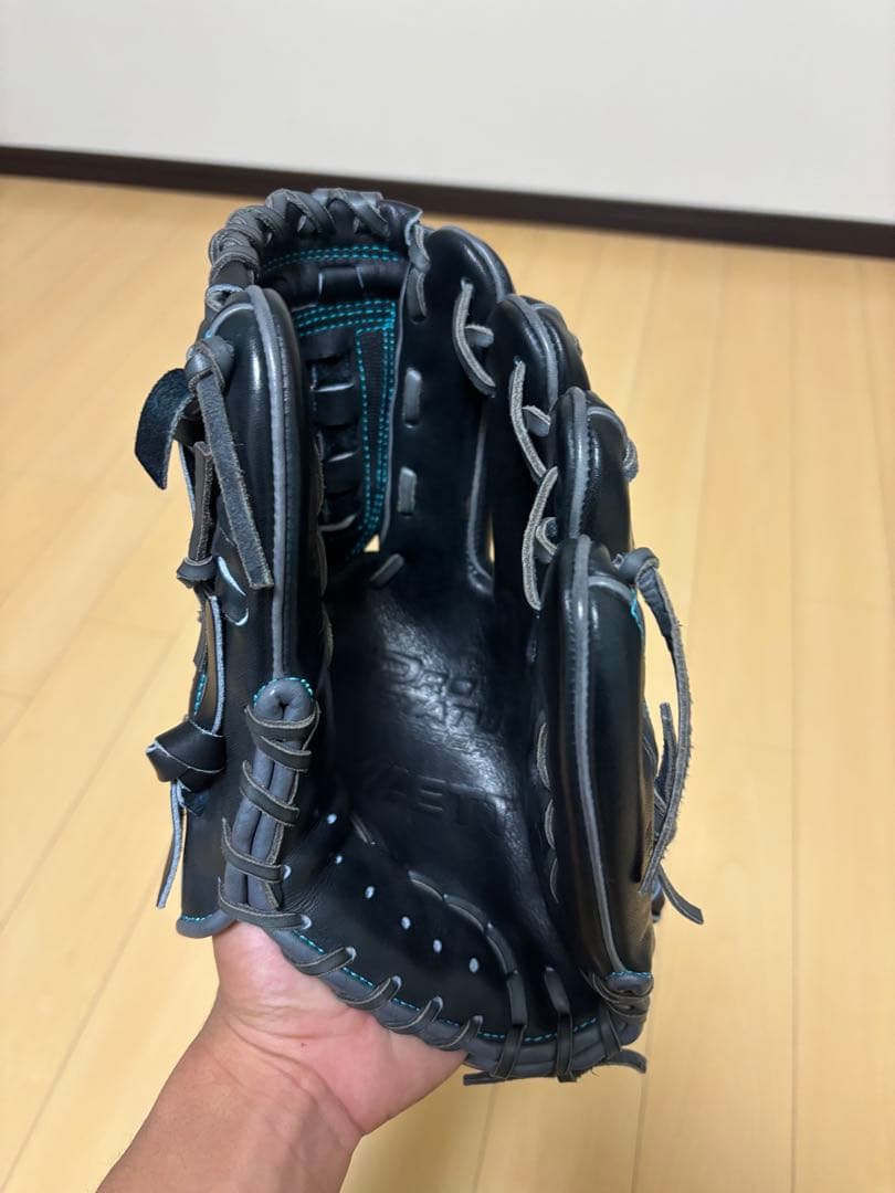 ゼット硬式投手用グローブ山崎伊織モデル