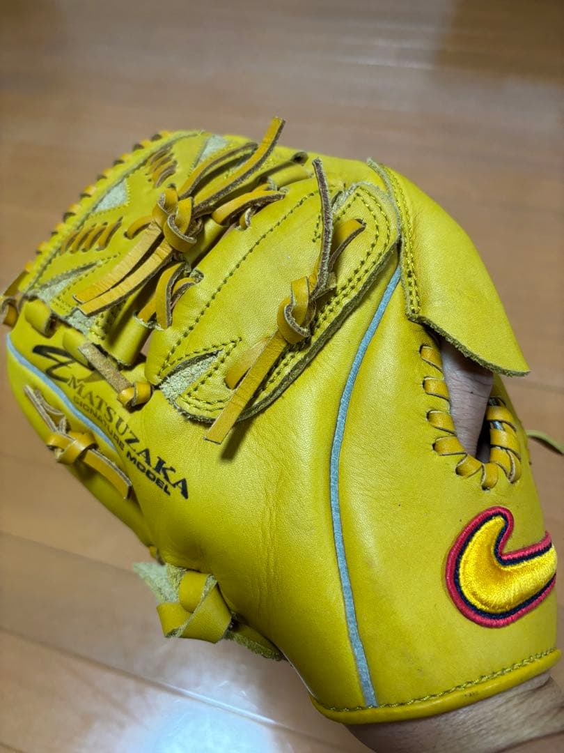 Nike 少年軟式用　左投げ投手用　グローブ シグネチャーモデル イエロー