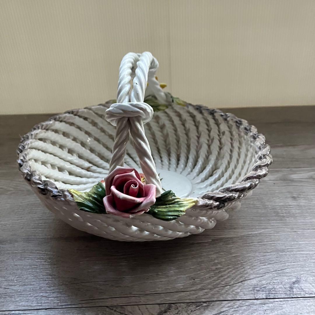 3F 【イタリア製】陶器 バスケット カポディモンテ様式 網目薔薇立体陶花刻印有