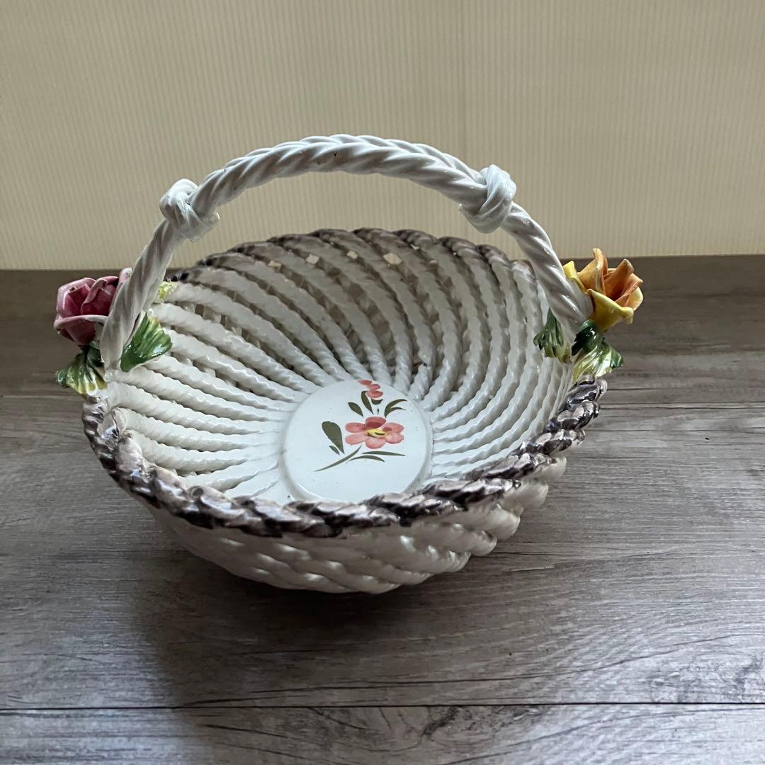 3F 【イタリア製】陶器 バスケット カポディモンテ様式 網目薔薇立体陶花刻印有