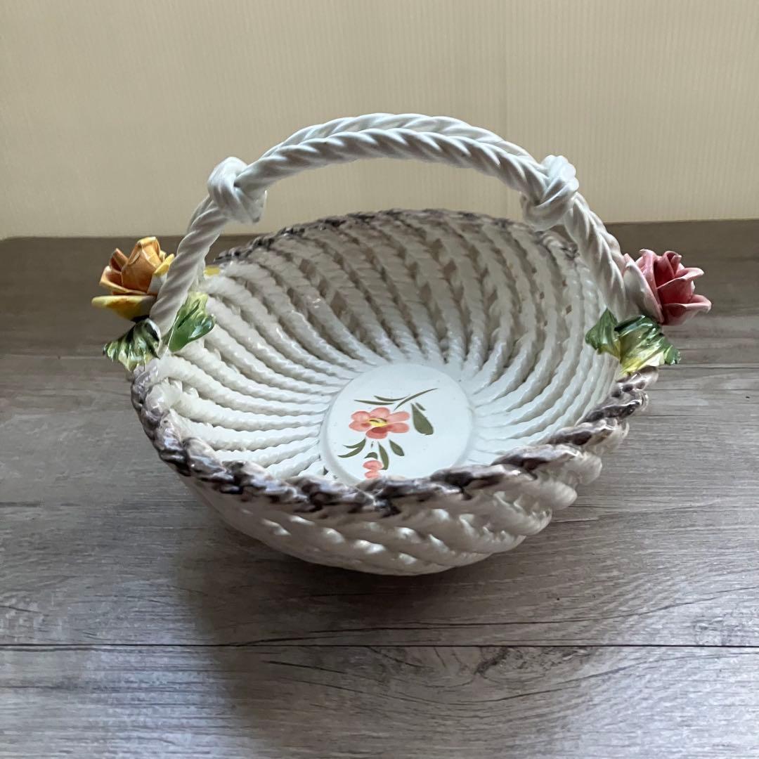 3F 【イタリア製】陶器 バスケット カポディモンテ様式 網目薔薇立体陶花刻印有