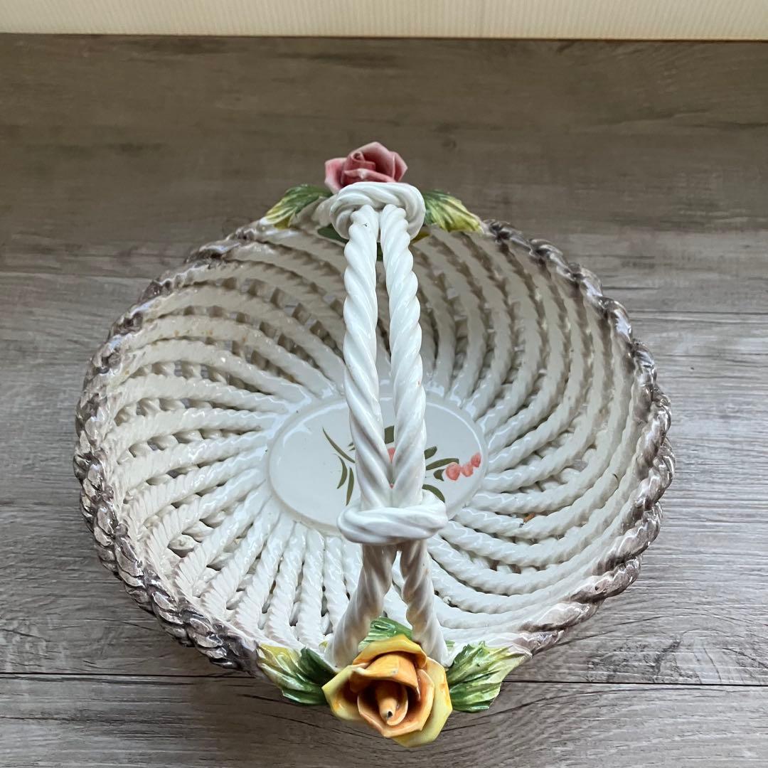 3F 【イタリア製】陶器 バスケット カポディモンテ様式 網目薔薇立体陶花刻印有