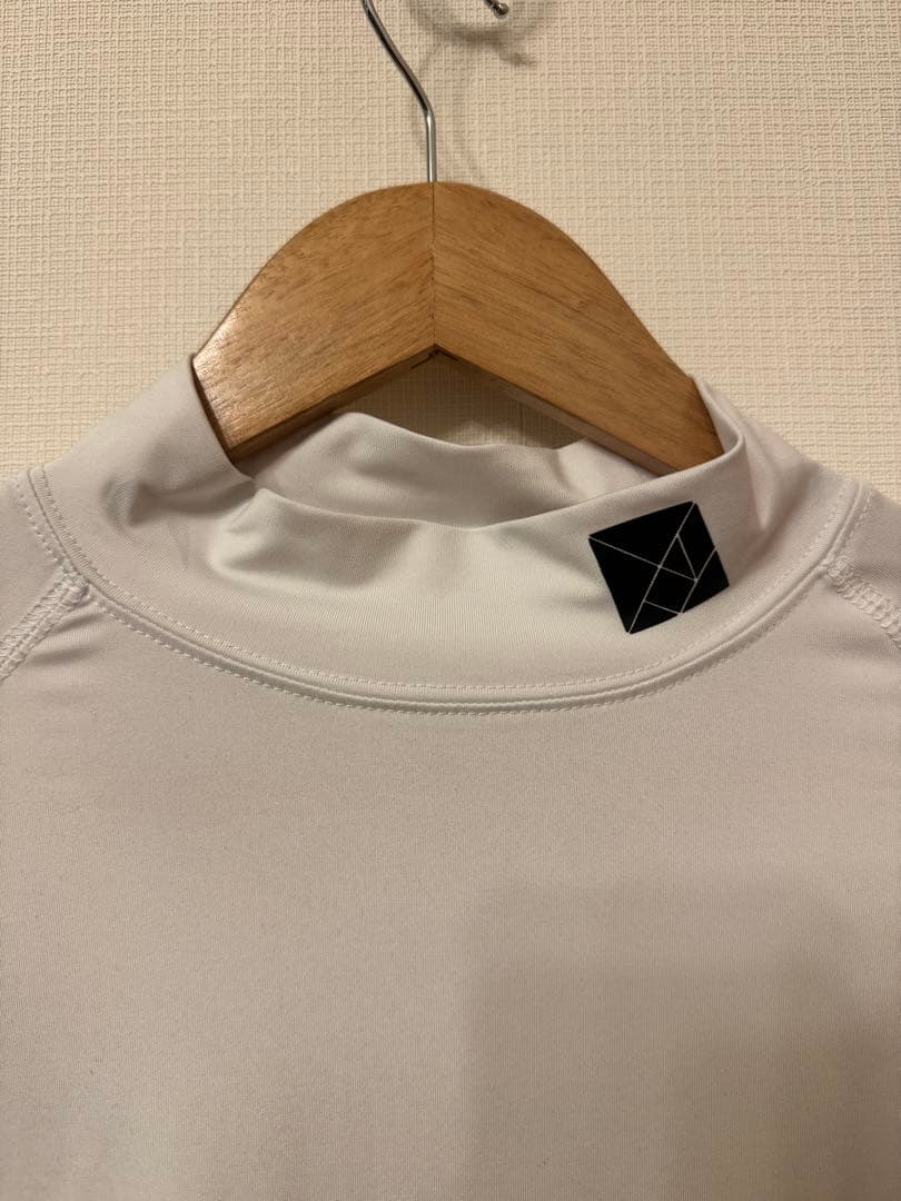 TANGRAM モックネックトップス