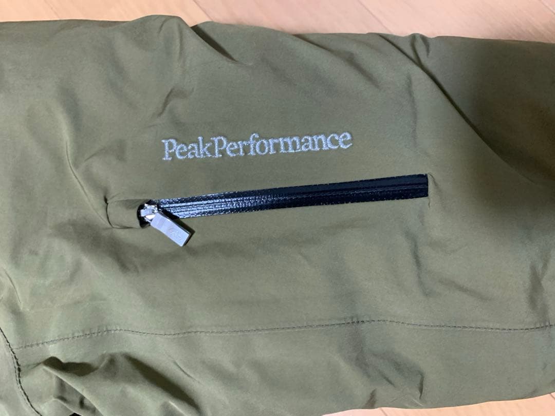『最終値下げ』Peak Performance スキーウェア