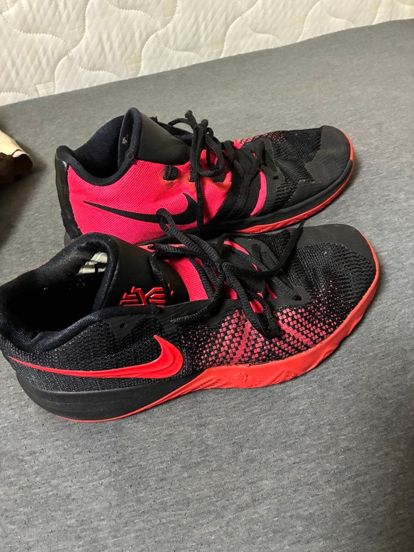 Nike Kyrie バスケットボールシューズ