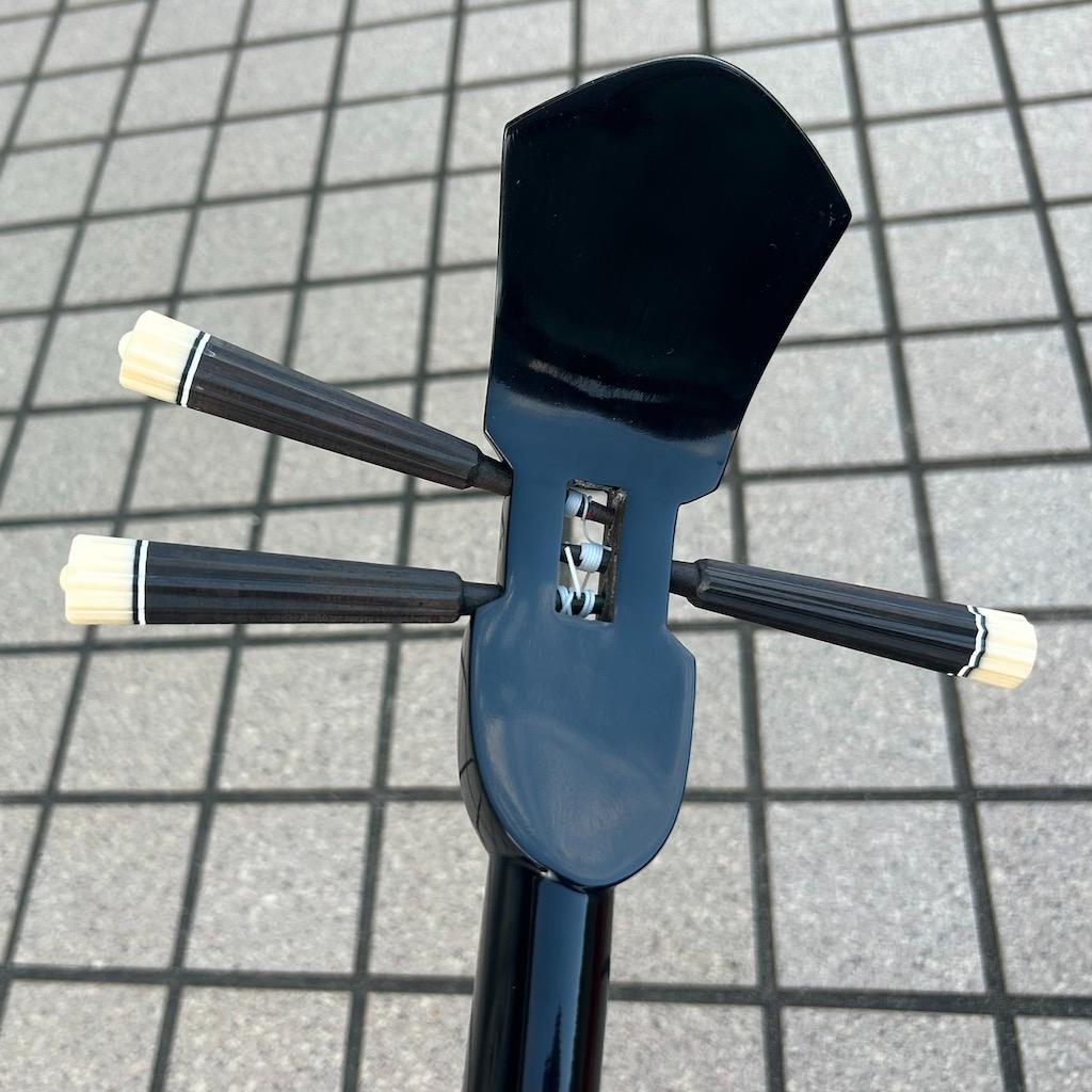 沖縄　三線　新崎型　カミゲン　黒木　本皮一枚張り　黒塗り　伝統工芸士製作