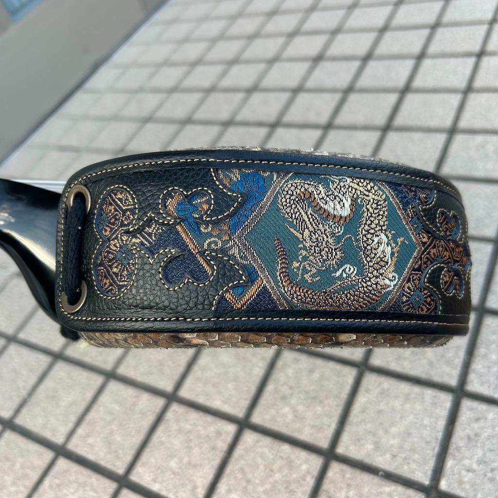 沖縄　三線　新崎型　カミゲン　黒木　本皮一枚張り　黒塗り　伝統工芸士製作