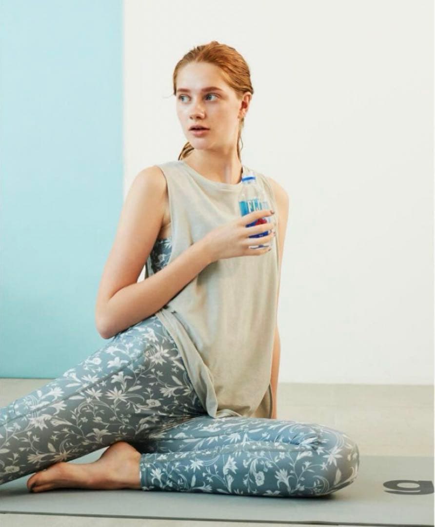 美品◯emmi yoga◯ヨガウェア◯上下セット◯花柄◯ピラティス◯スポーツ
