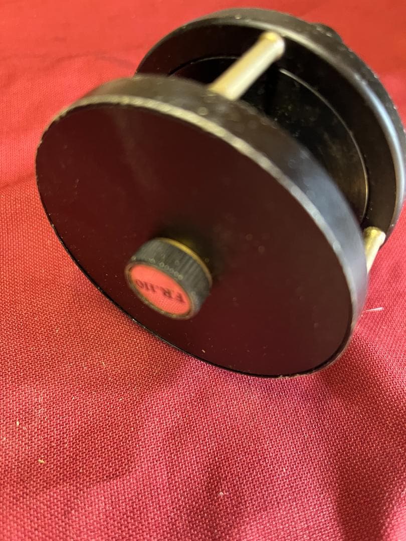 フライリール 小型 金属製 黒