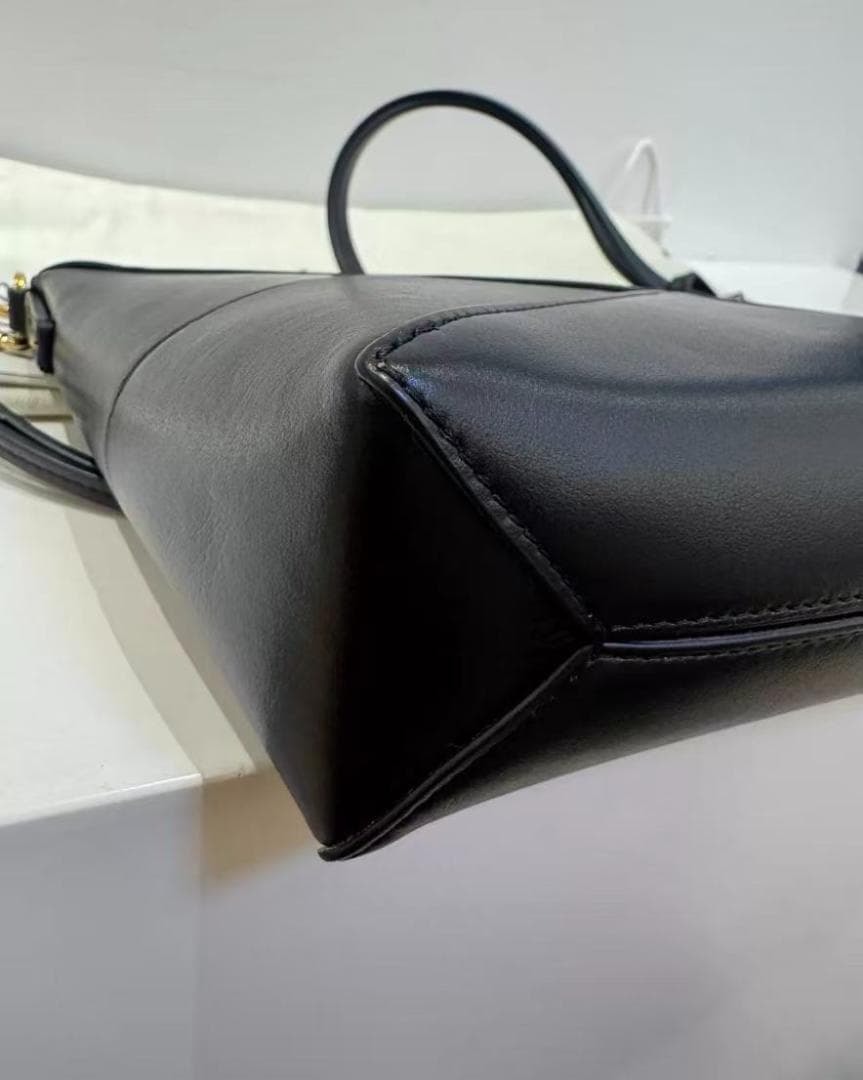 LOEWE ブラックレザー クロスボディバッグ~~~