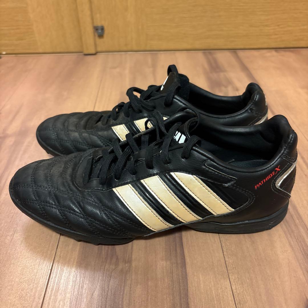 アディダス　フットサルシューズ