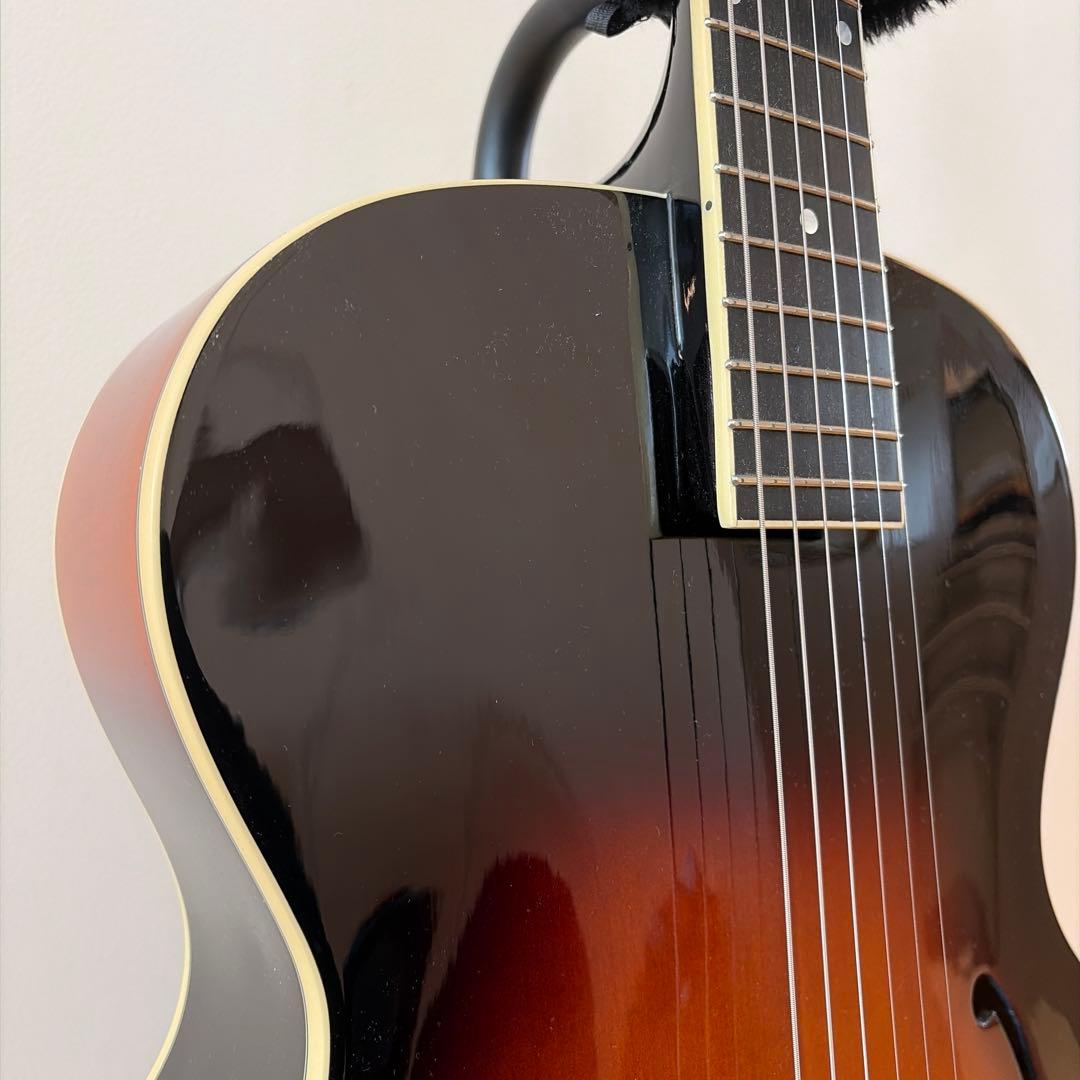 LOAR LH-700 Vintage Sunburst ピックギター