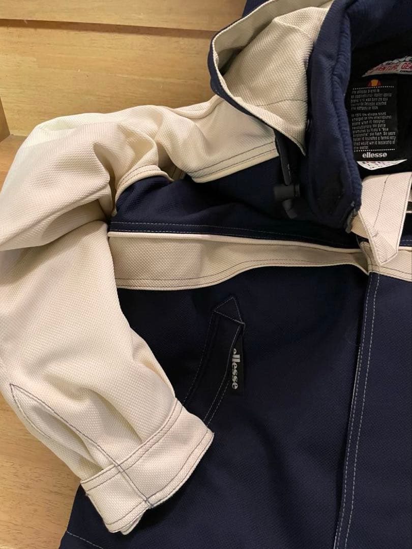 エレッセellesse 女性用スノボーウェア ネイビーとベージュ上下セット