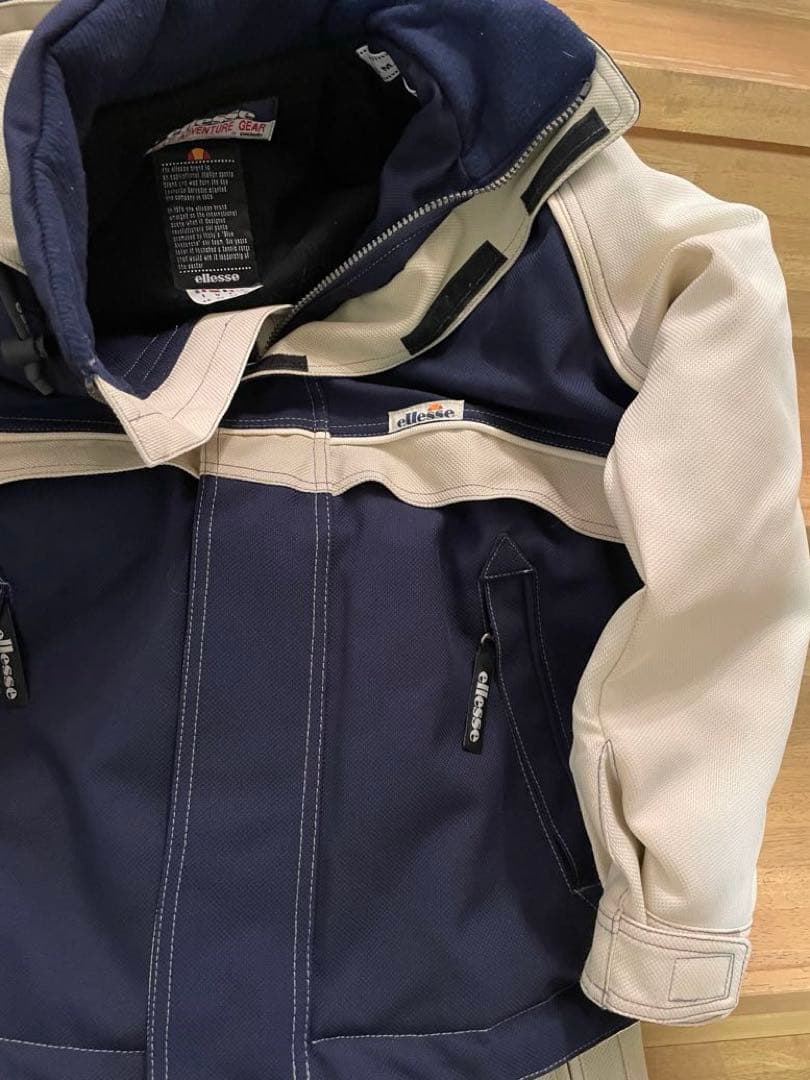 エレッセellesse 女性用スノボーウェア ネイビーとベージュ上下セット