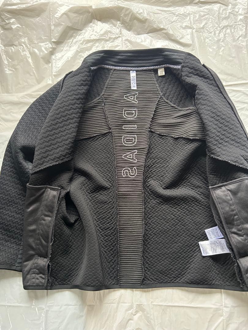 adidas ブラック ジャケット