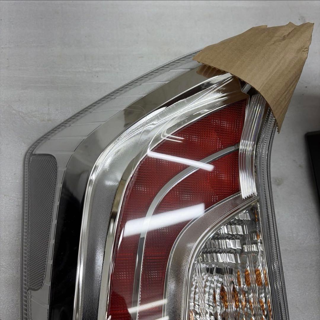 新品☆安心のトヨタ純正☆ZVW30系 プリウス☆後期 純正LEDテールランプ