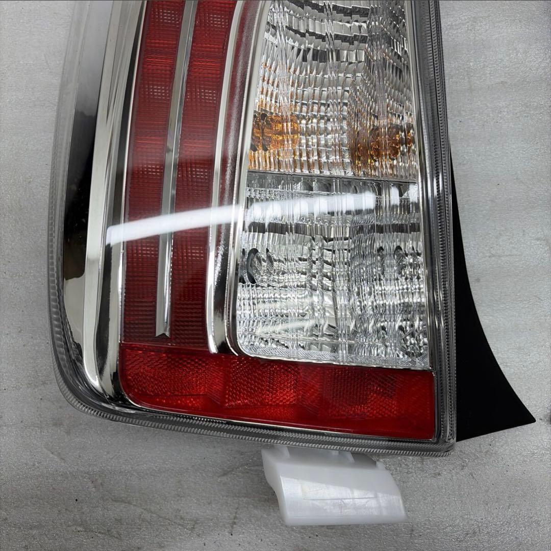 新品☆安心のトヨタ純正☆ZVW30系 プリウス☆後期 純正LEDテールランプ
