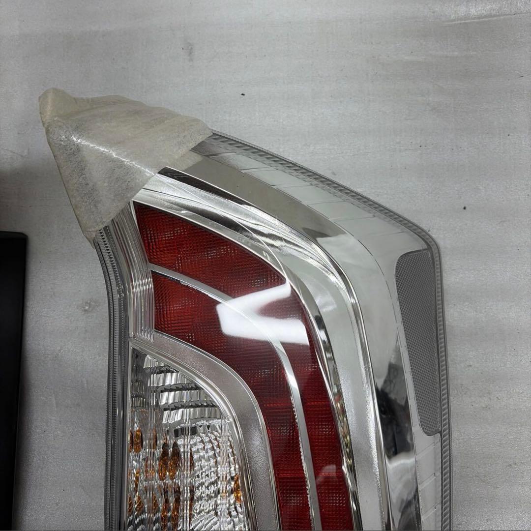 新品☆安心のトヨタ純正☆ZVW30系 プリウス☆後期 純正LEDテールランプ