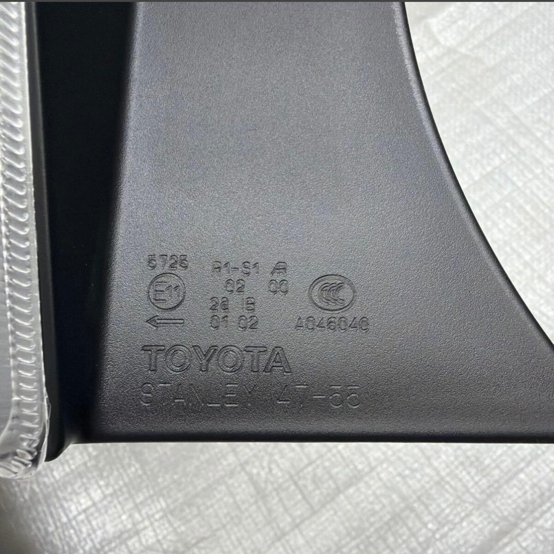 新品☆安心のトヨタ純正☆ZVW30系 プリウス☆後期 純正LEDテールランプ