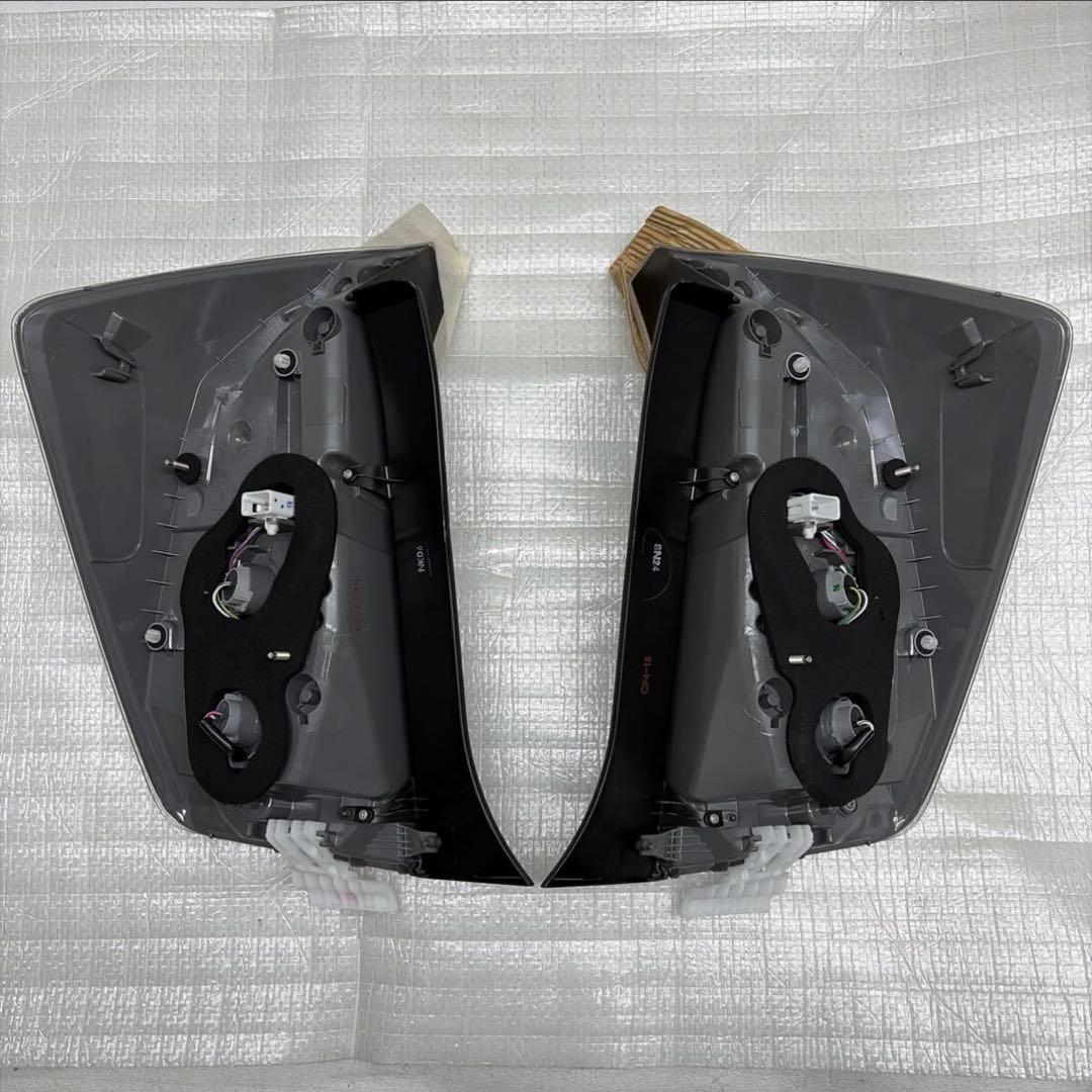 新品☆安心のトヨタ純正☆ZVW30系 プリウス☆後期 純正LEDテールランプ