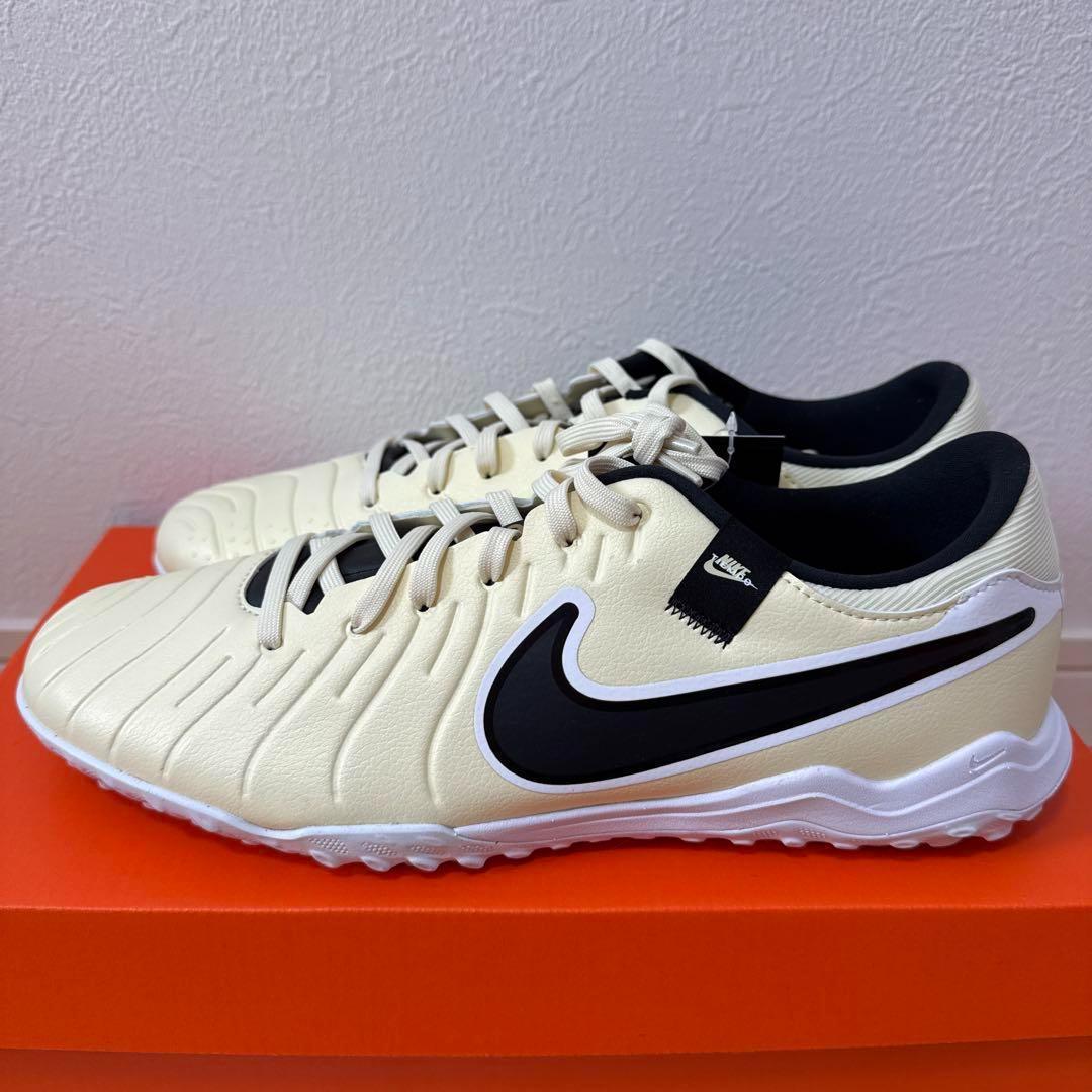 NIKE レジェンド10アカデミーTF サッカー　トレシュー　白　27.5 新品