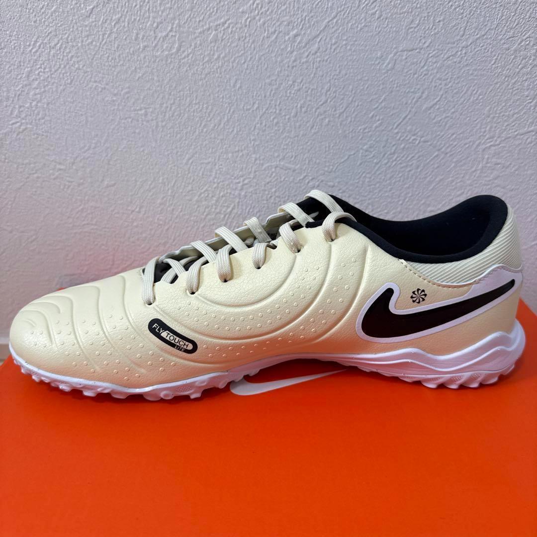 NIKE レジェンド10アカデミーTF サッカー　トレシュー　白　27.5 新品