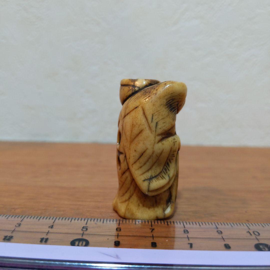 時代提物 根付 天然素材【仙人】高さ約4.5cm 横幅約2.5cm 重25ｇ