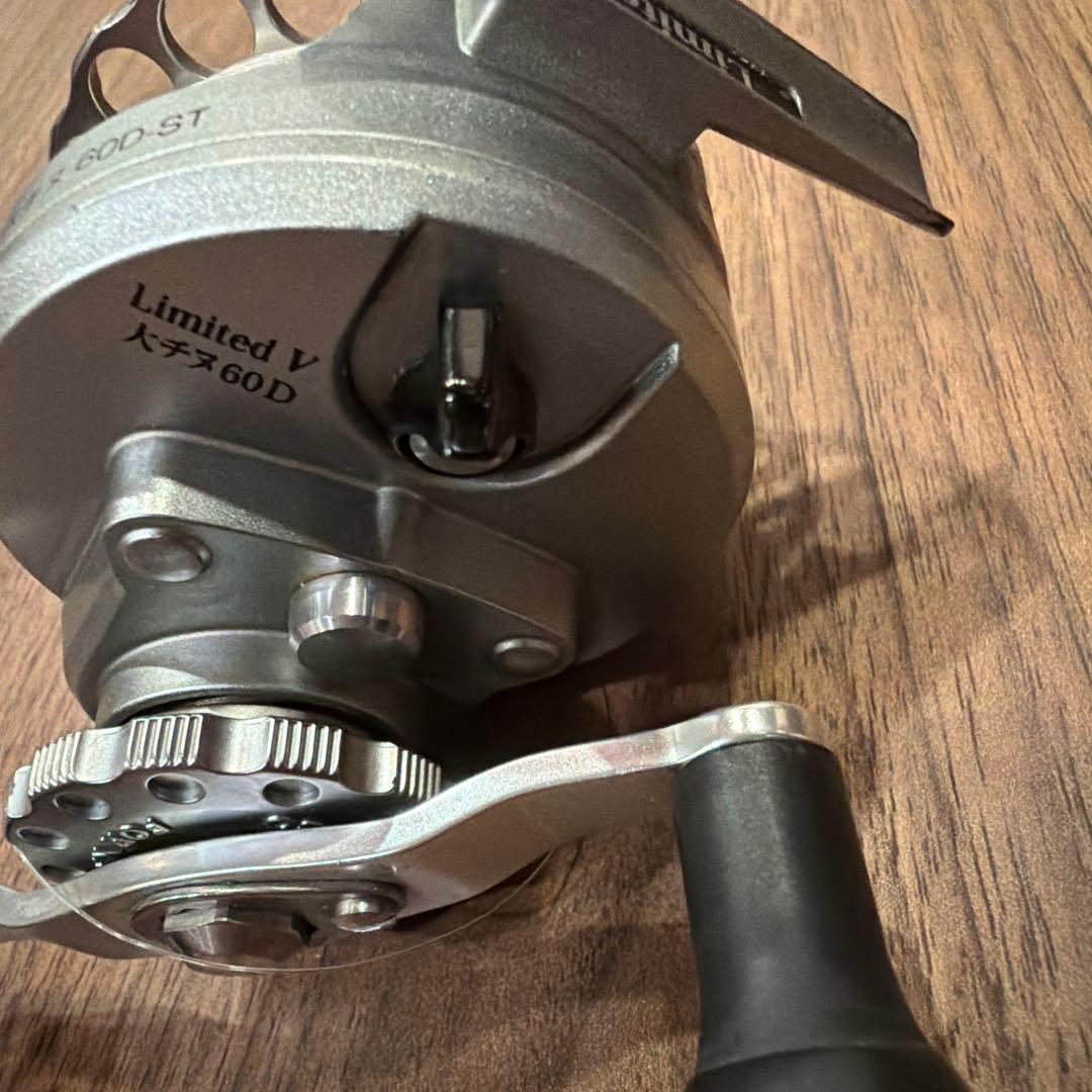 黒鯛工房 カセ筏師 THEチヌ limited V 大チヌ 60D-ST リール