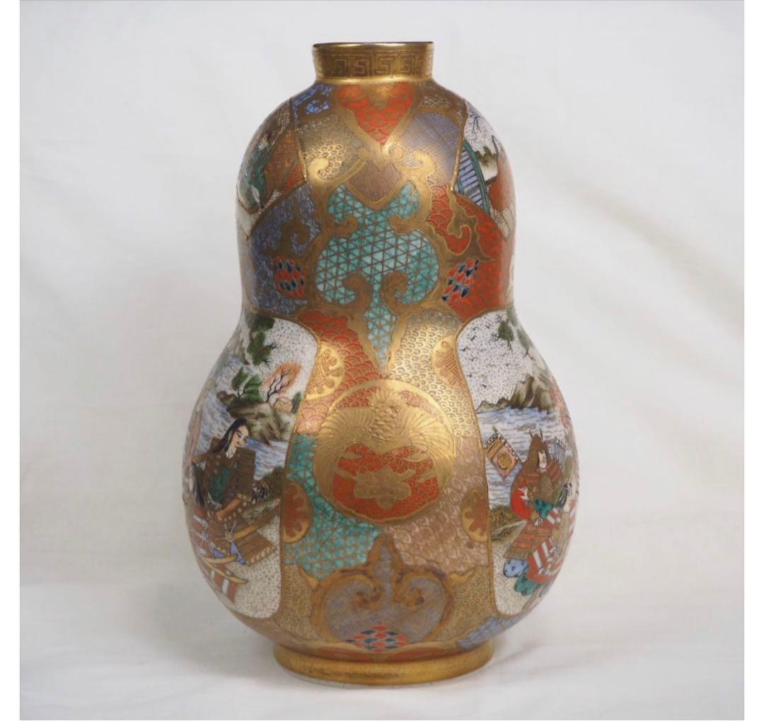 送料無料　明治期 薩摩焼 丸十字家紋　色絵金彩人物図瓢箪形花瓶　高さ23.5ｃｍ