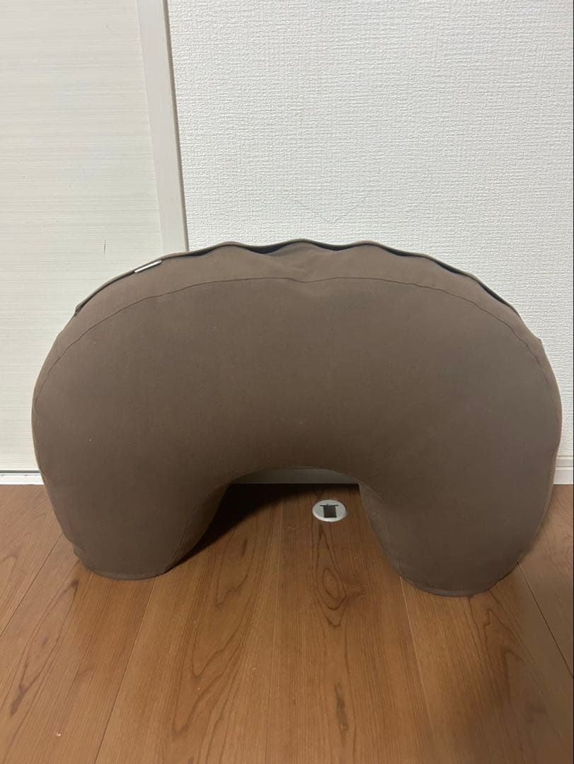 Mago Moon Pillow ブラウン ハーフムーン型