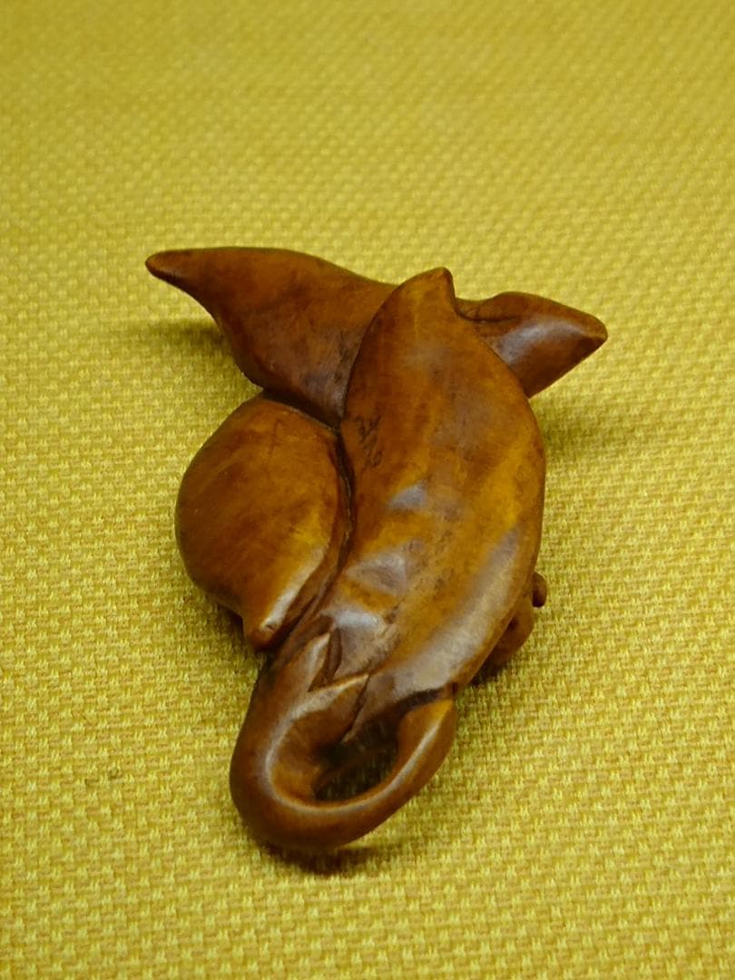 【美品】ネズミ　鼠　根付　木彫　置物　インテリア　工芸品　美術品　A2911