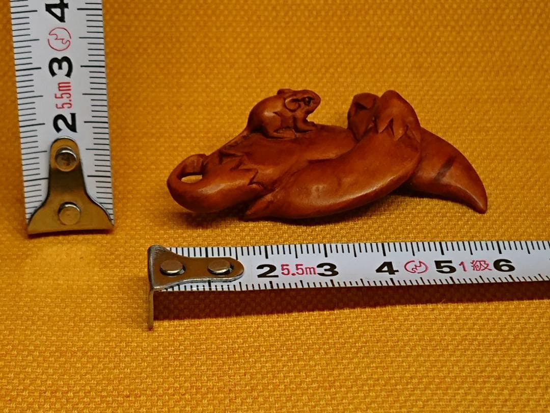 【美品】ネズミ　鼠　根付　木彫　置物　インテリア　工芸品　美術品　A2911