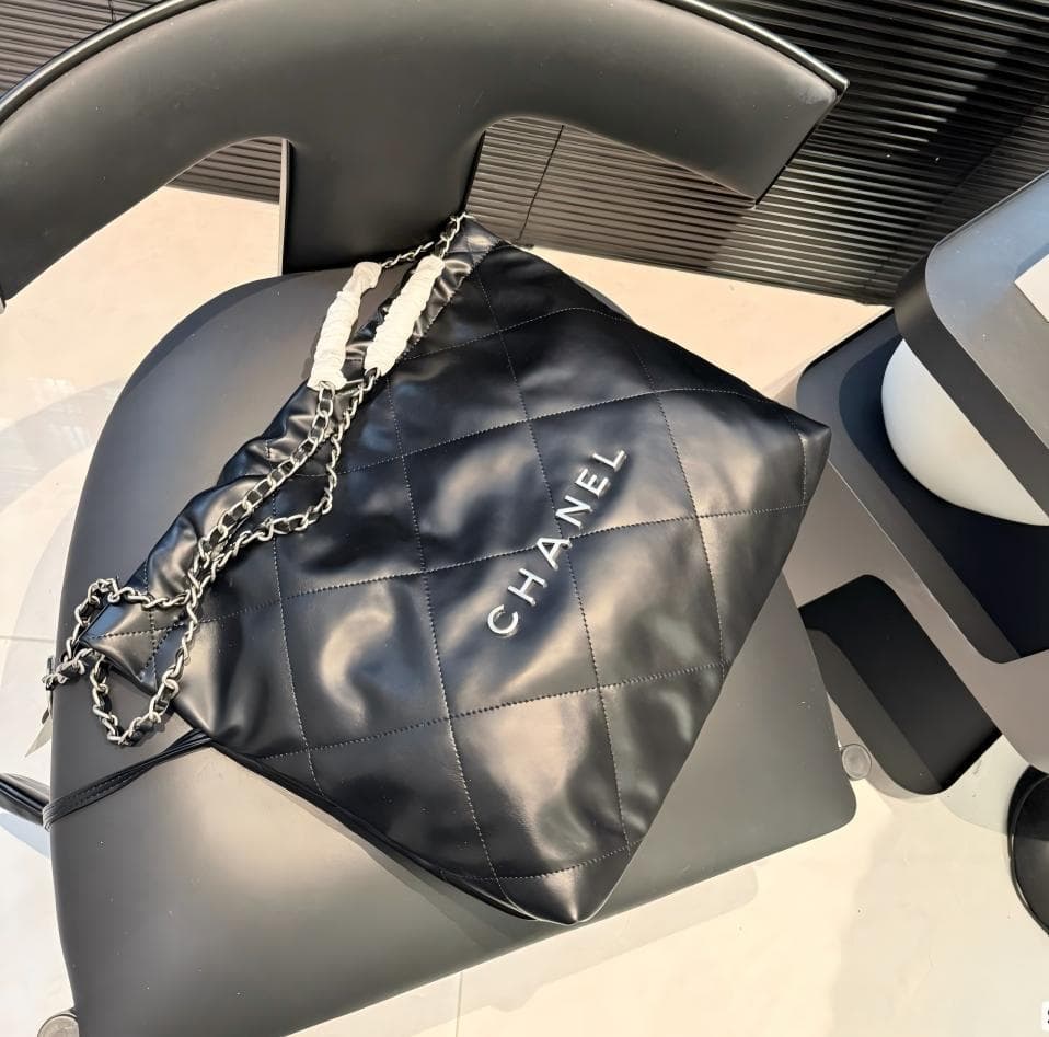 ノベルティ レザー ショルダーバッグ シルバー 金具
