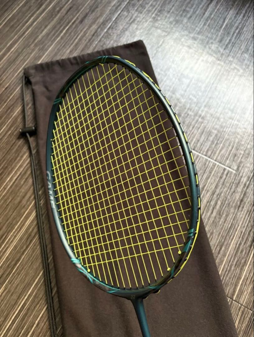 ☆YONEX ヨネックス　ナノフレア 800 ゲーム（NANOFLAR)4U5