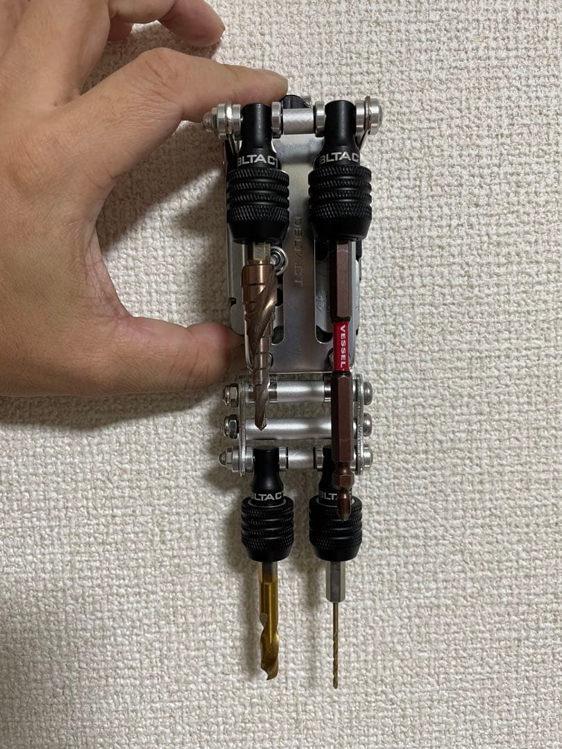 ダブルタクトプレート　ビットホルダー4P ニックス風チェーン(レッド)脱着セフ付