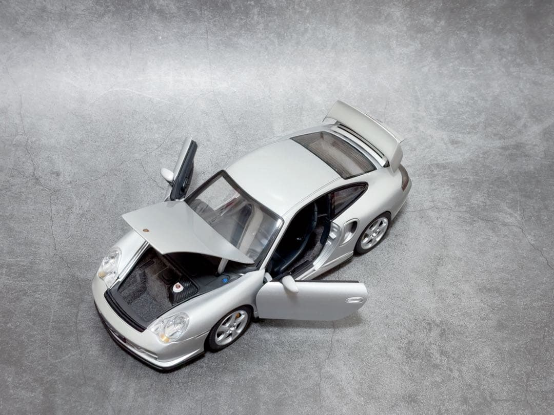 ミニカー AUTOart 1/18 PORSCHE 911 GT2