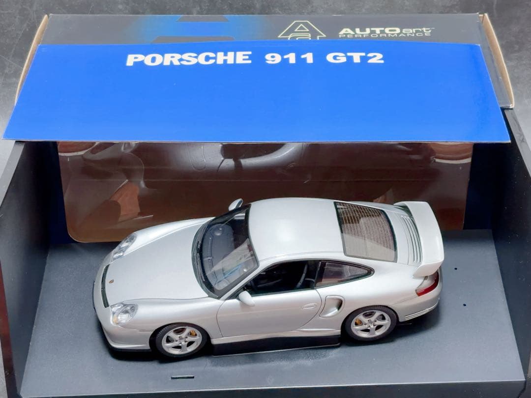 ミニカー AUTOart 1/18 PORSCHE 911 GT2