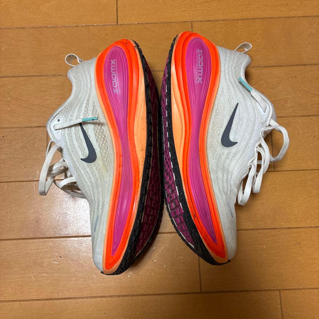 ナイキ ボメロ プラス W 25.5cm