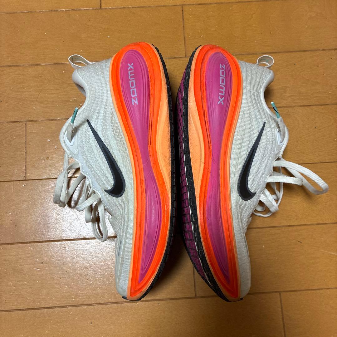 ナイキ ボメロ プラス W 25.5cm
