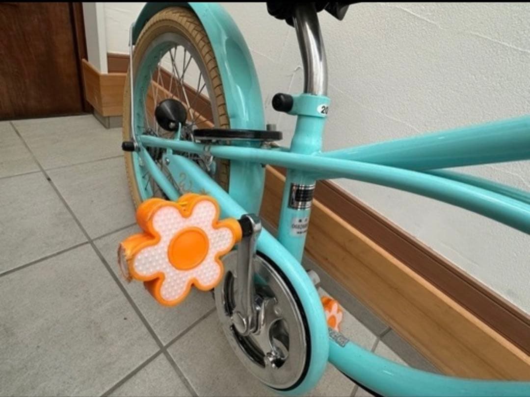 ビーチクルーザー　20インチ　水色 花型ペダル