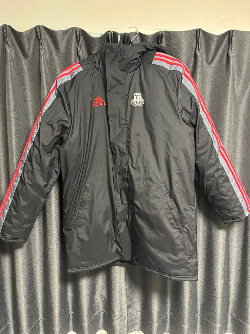 adidas サッカー ベンチコート 黒/赤