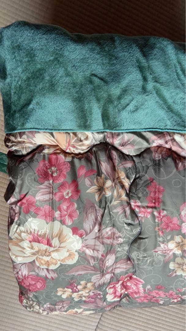 新品）暖か花柄掛け布団　150x210cm