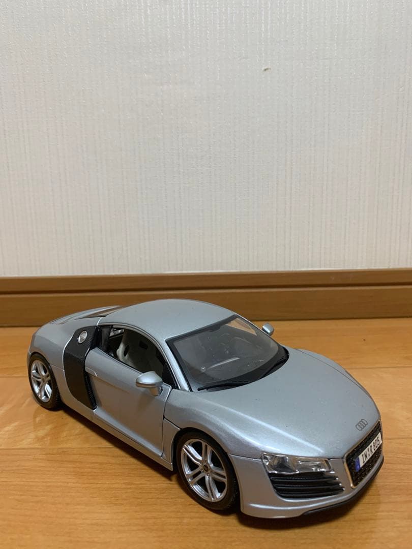 Audi R8 シルバー ミニカー　マイスト