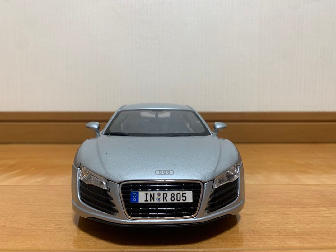 Audi R8 シルバー ミニカー　マイスト