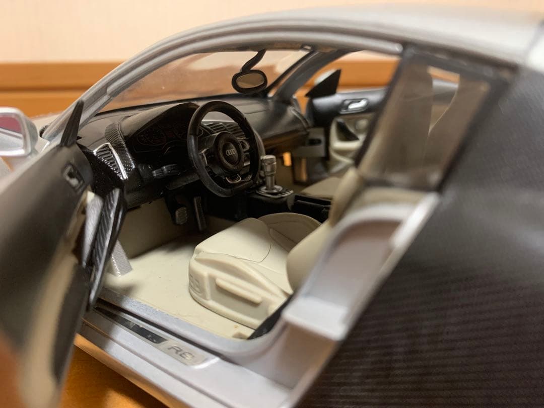 Audi R8 シルバー ミニカー　マイスト