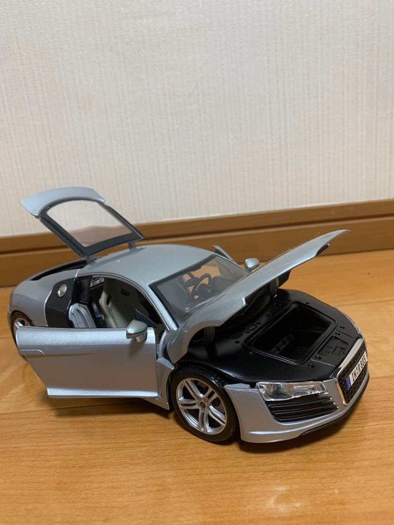 Audi R8 シルバー ミニカー　マイスト