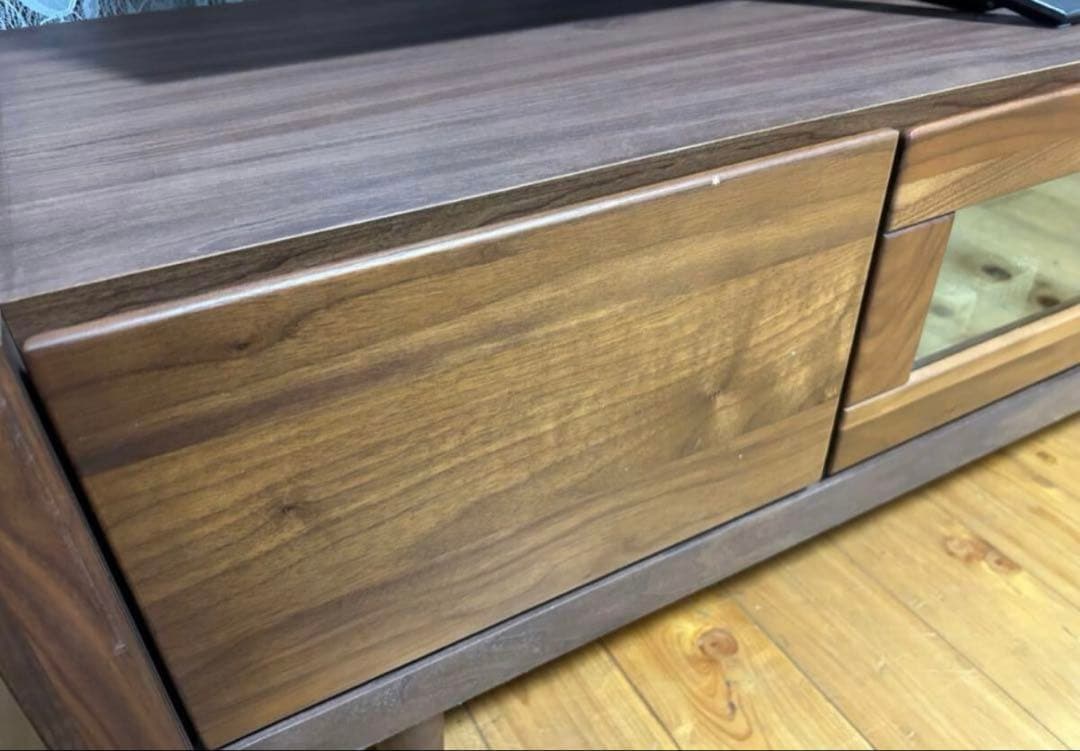 180サイズのウォールナットのテレビ台