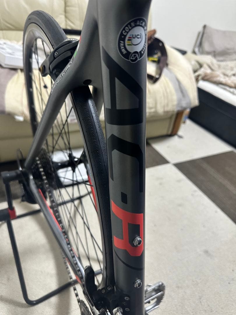 自転車本体 Full carbon COLNAGO with aero handlebar.