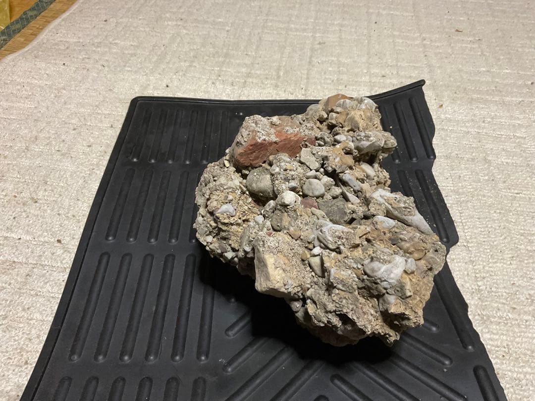 さざれ石／岐阜県産。前、出品の物より僅かに大きいです。【天然石・希少】。